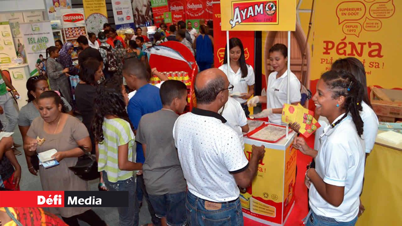 Les visiteurs ont pu déguster du pilchard de la marque Ayam au stand de la compagnie Sirud.