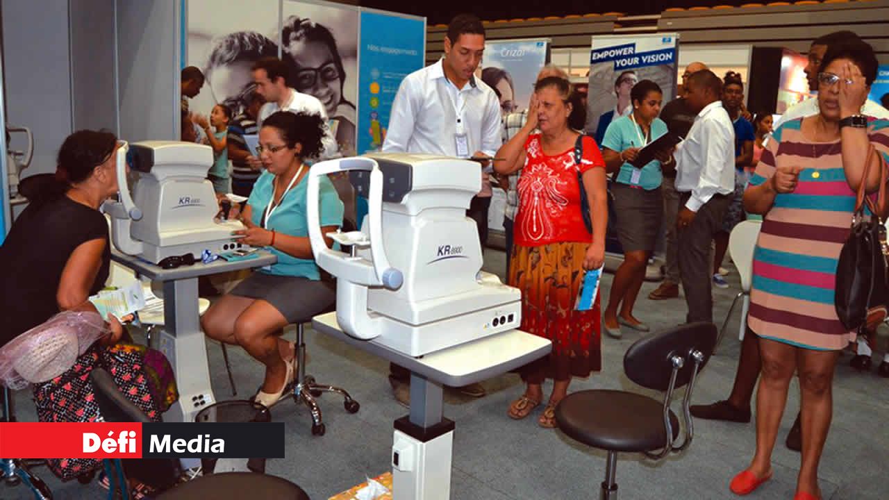 Mathieu Opticien offre
des tests oculaires gratuits au public.