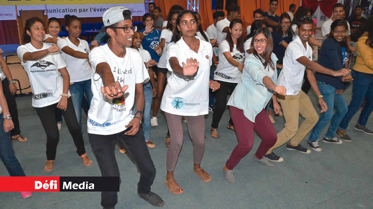 Les étudiants d’AIESEC ont mis le feu au Salon.