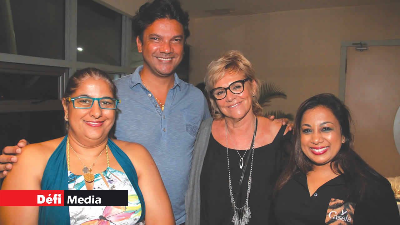 Soraya Currimjee et Maleck Mohamed, de HSN Model Management, Maguy Gassian, de La Vanille Nature Park, et
Natacha Mudhoo, de Casela World of Adventures.