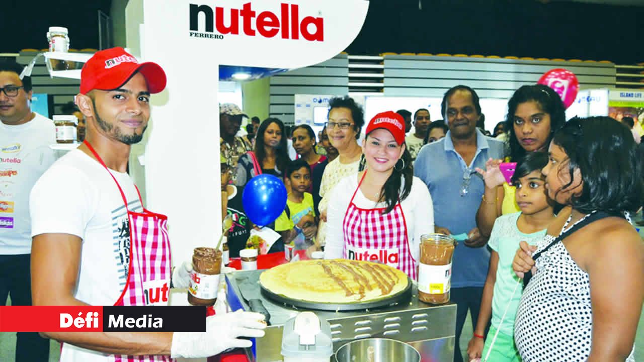 Dégustations de crêpes au stand de Nutella.