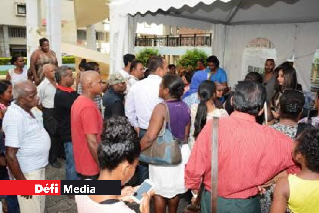 Les auditeurs de Radio Plus avaient fait le déplacement pour souhaiter un heureux anniversaire à leur radio préférée.