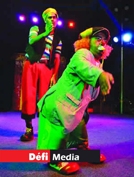 Les clowns font rire petits et grands.
