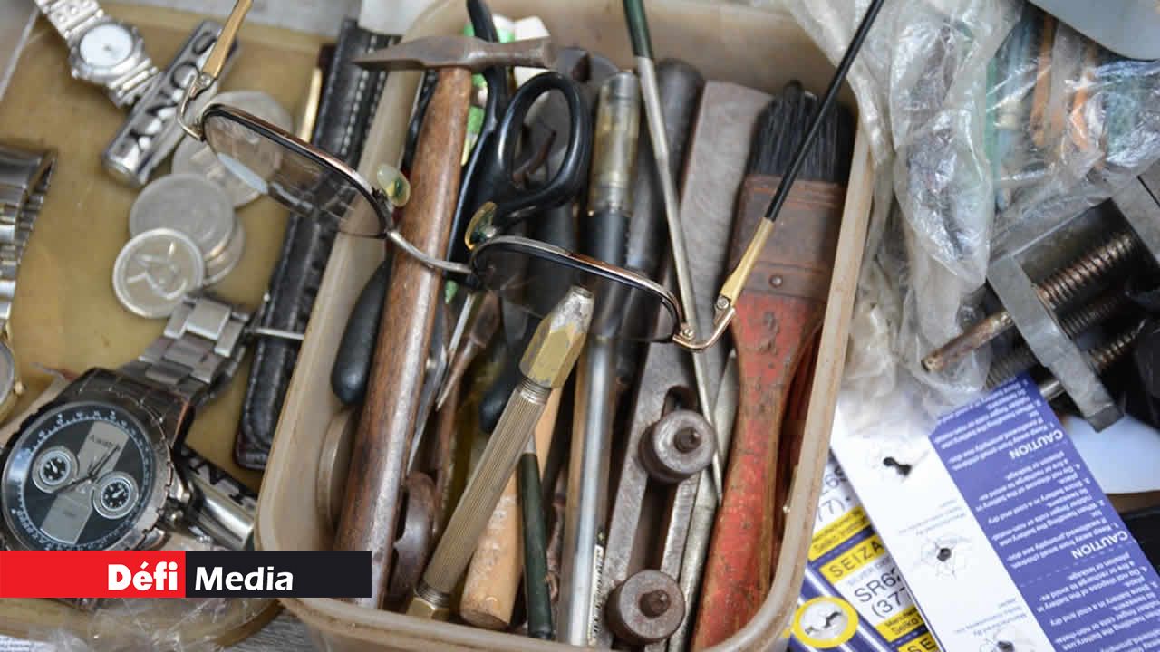 Ce sont avec ces outils qu’Ashok répare vos montres.