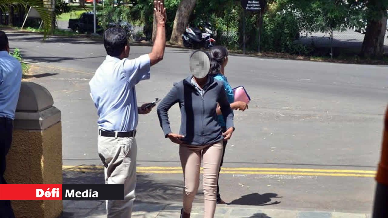 Marilyne Von Ow a déclaré à la police que son époux s’est blessé avec un couteau.