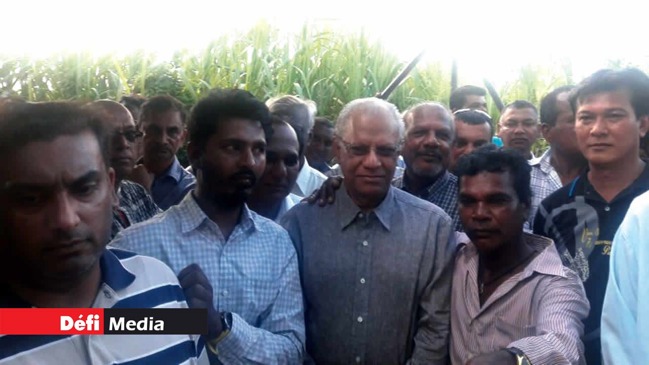 Navin Ramgoolam a assisté aux funérailles de la victime.