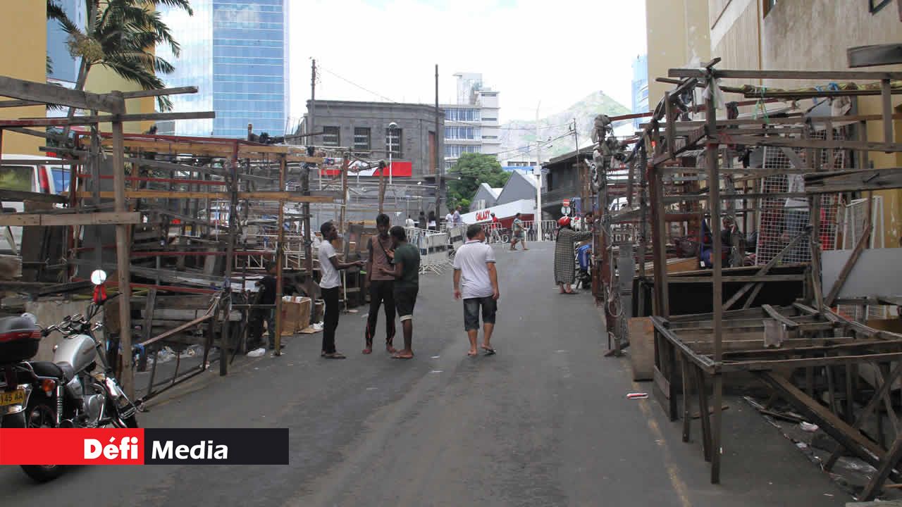 Les marchands ambulants disent avoir des familles à nourrir et des factures à payer.