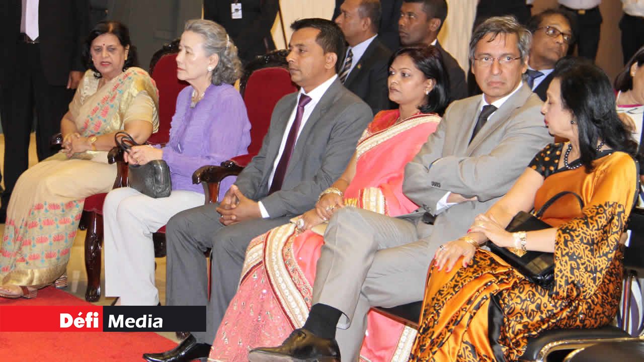 Xavier-Luc Duval et Maya Hanoomanjee.