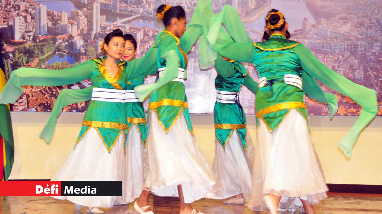 Les élèves du Kwong Hwa Dance Group ont émerveillé plus d’un avec leurs gracieux mouvements.