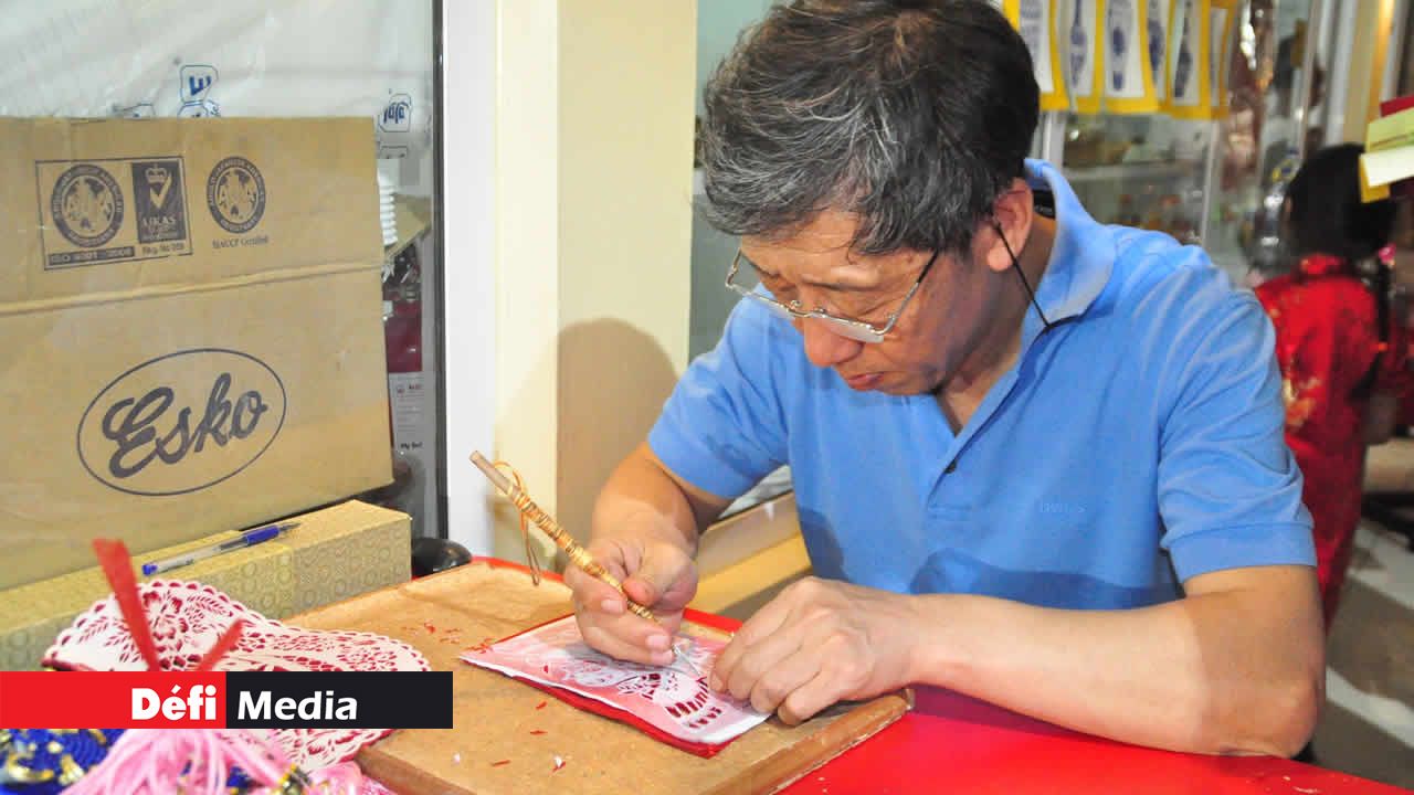 Les Mauriciens ont également pu apprécier le talent
d’un découpeur de papier.