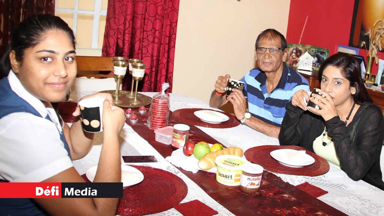 Chez les Sewocksingh, la famille prend toujours le petit-déjeuner ensemble.