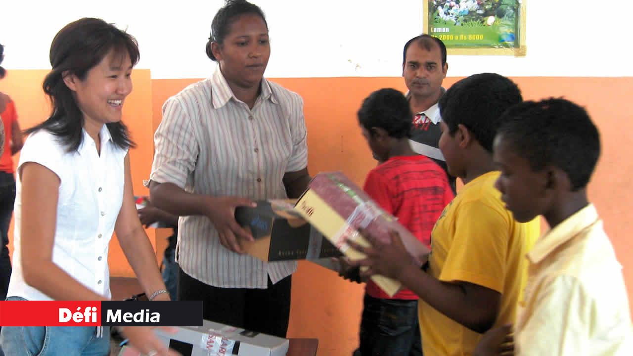Comme une mère, Patricia Yue est présente pour les pensionnaires de l’ONG.