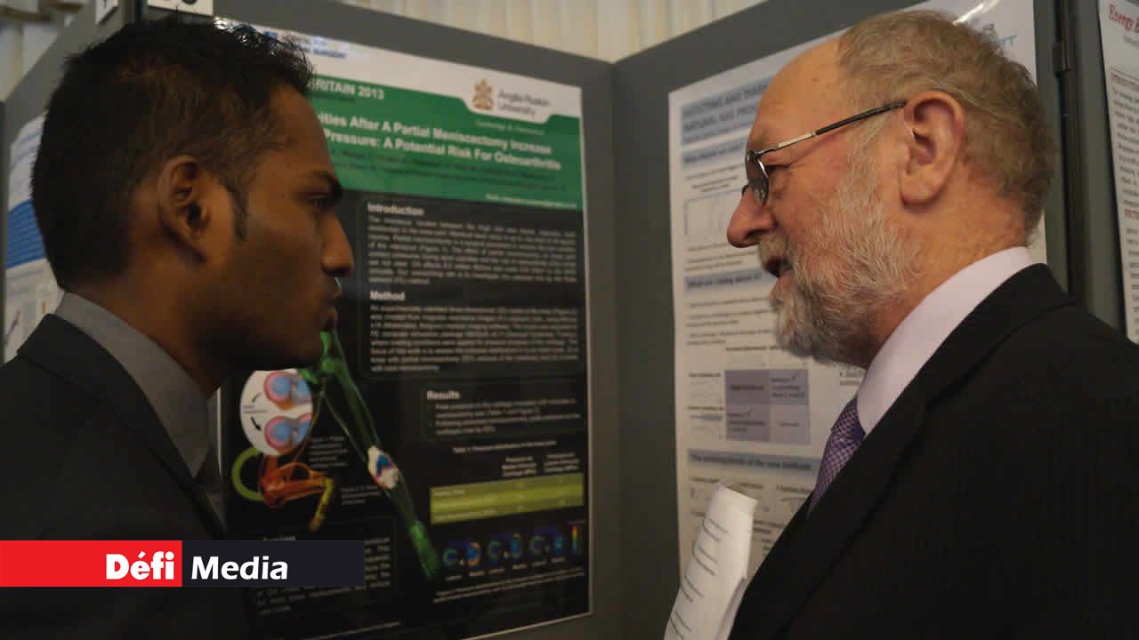 Diagarajen Carpanen participant au SET For Britain en 2013, un événement qui permet aux chercheurs de présenter leurs travaux aux membres du parlement britannique.