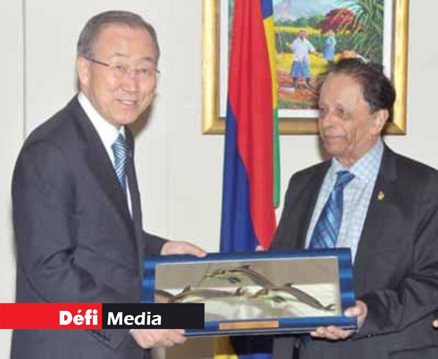 Meeting with Sir Anerood Jugnauth at the Prime Minister’s Office on Monday 9 May and Exchange of Gifts.