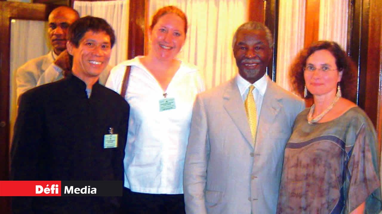 Percy Yip Tong avec Thabo Mbeki.