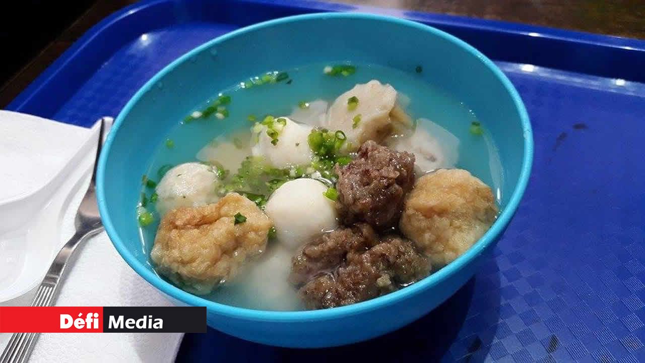 Le bouillon de
boulettes attire les clients en hiver.