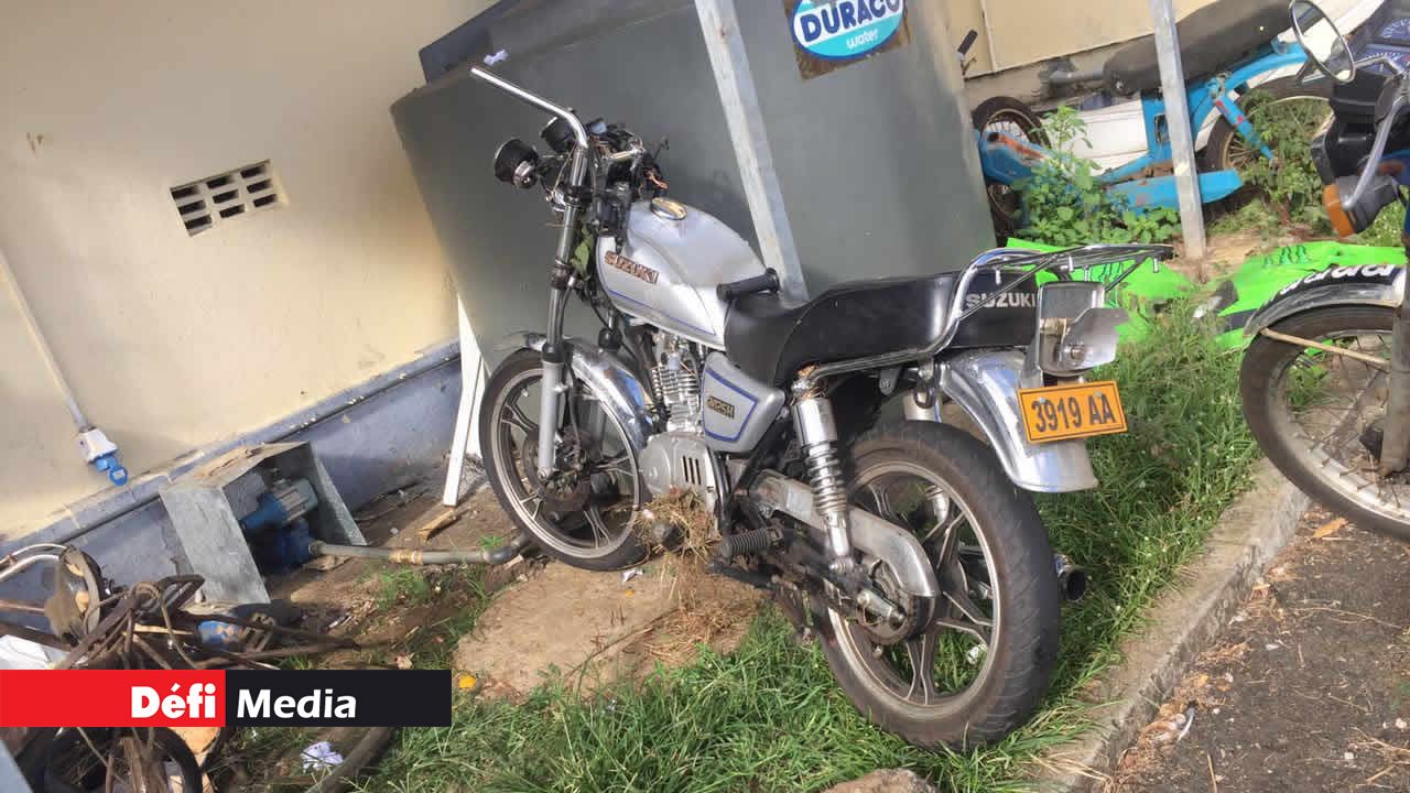 Darisson qui pilotait sa moto Suzuki a percuté un arbre.