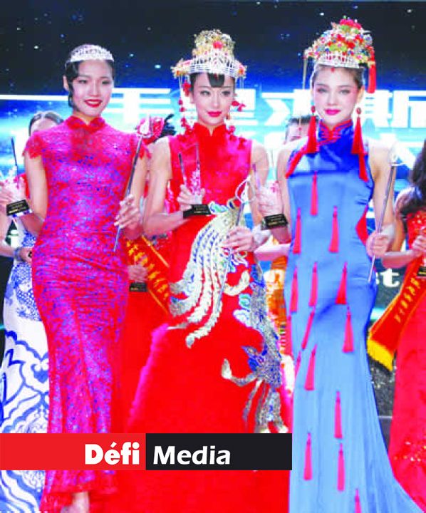 La grande gagnante est, ici, encadrée par Li Rushian et Yao Peiyu respectivement sa première et deuxième dauphines.