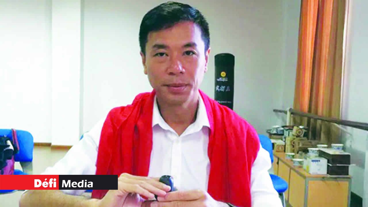 Jacques souhaite maîtriser l’art de servir le thé.