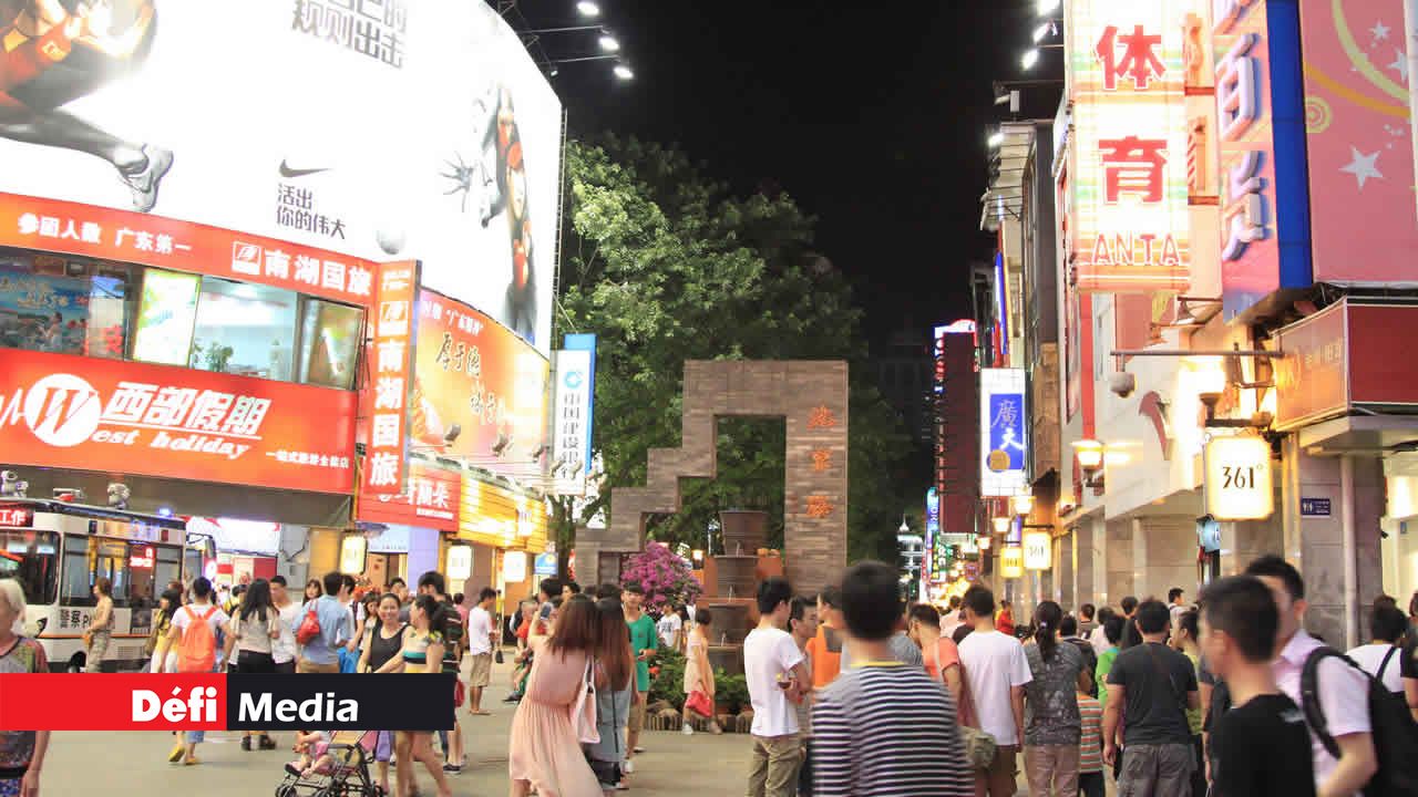 La Beijing Road est très prisée par les adeptes du shopping.