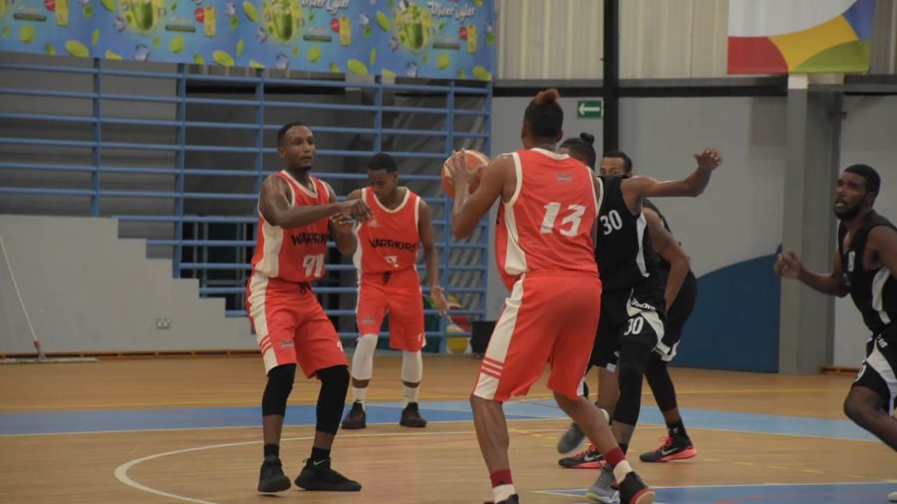 Le retour sur la surface de jeu sera particulièrement problématique pour ceux qui pratiquent des sports collectifs, comme les basketteurs.