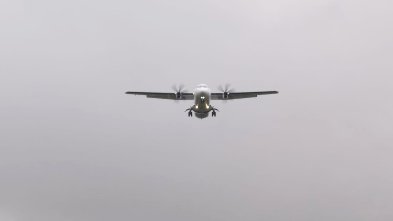 L'avion a dû atterrir en toute urgence à l'aéroport de Plaisance (Crédit photo : Waren Marie)